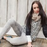  How to Style Flared Leggings: A Fashion Guide