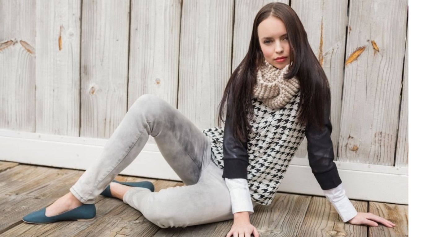  How to Style Flared Leggings: A Fashion Guide