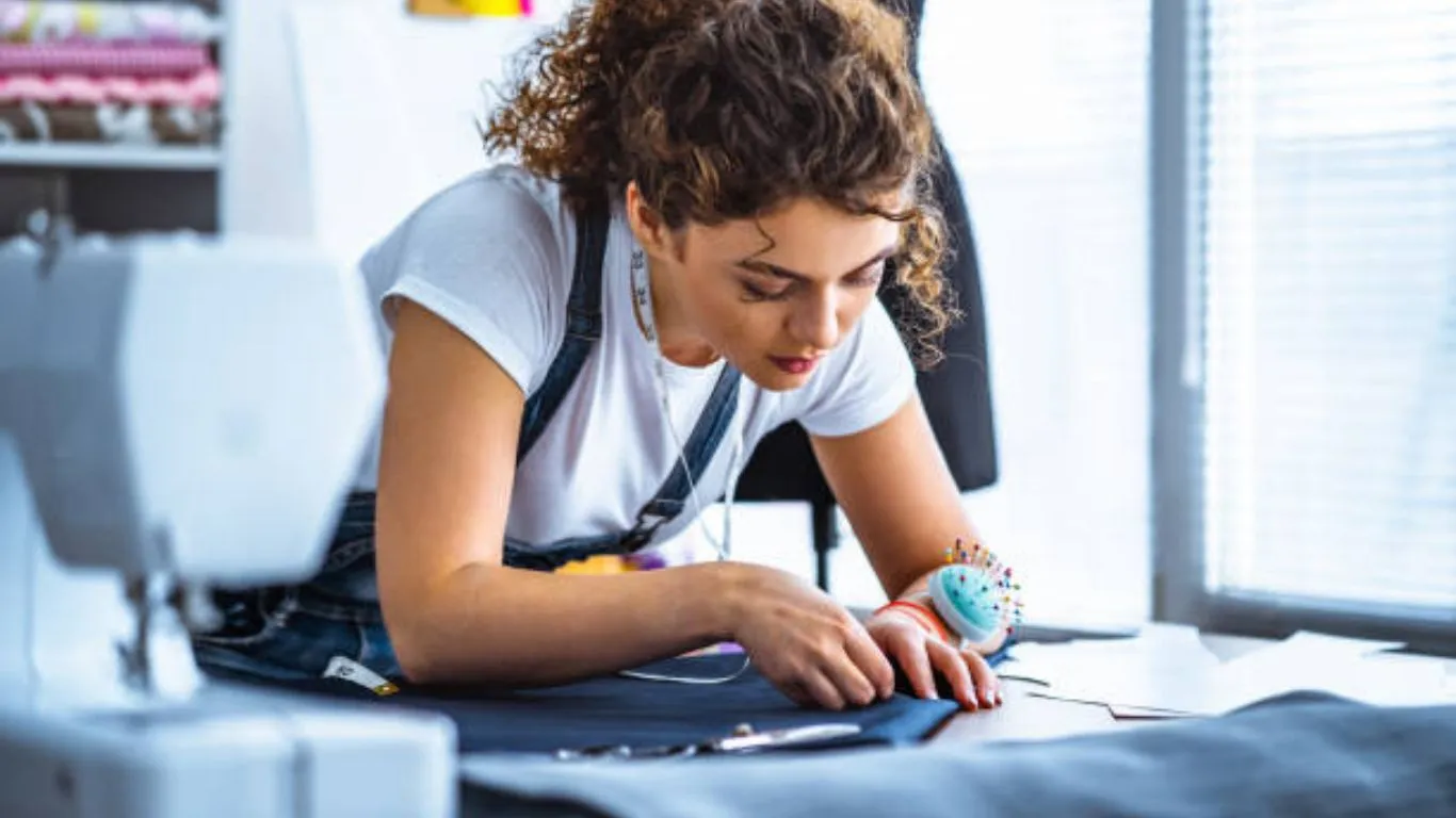 how to hand sew a seam