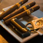 how to hold a cigar like a pro