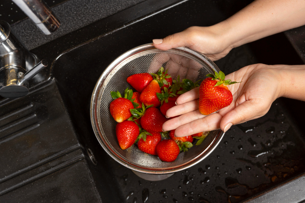 How to Clean Strawberries